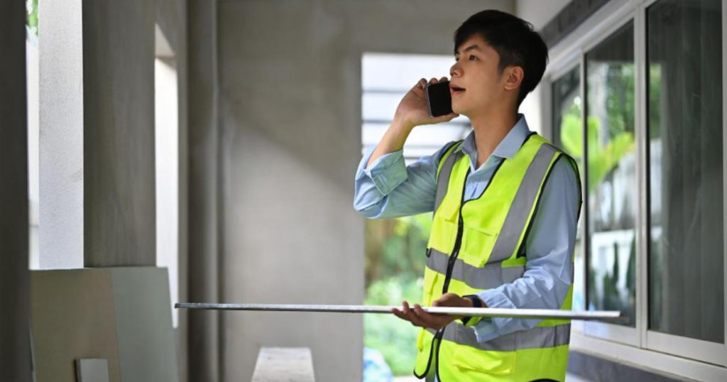 Pest control technician reviewing a service report with a restaurant manager for pest control for businesses in Singapore